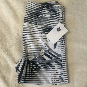 Gap athletic crop leggings. New with tags. Size large